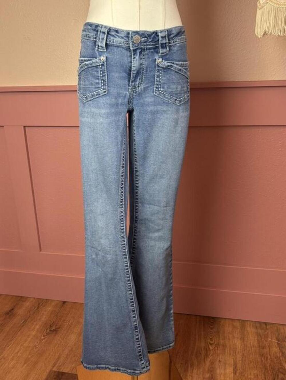 Almost Famous low rise flare 2000s y2k jeans blue denim wash sz 5 patch pockets